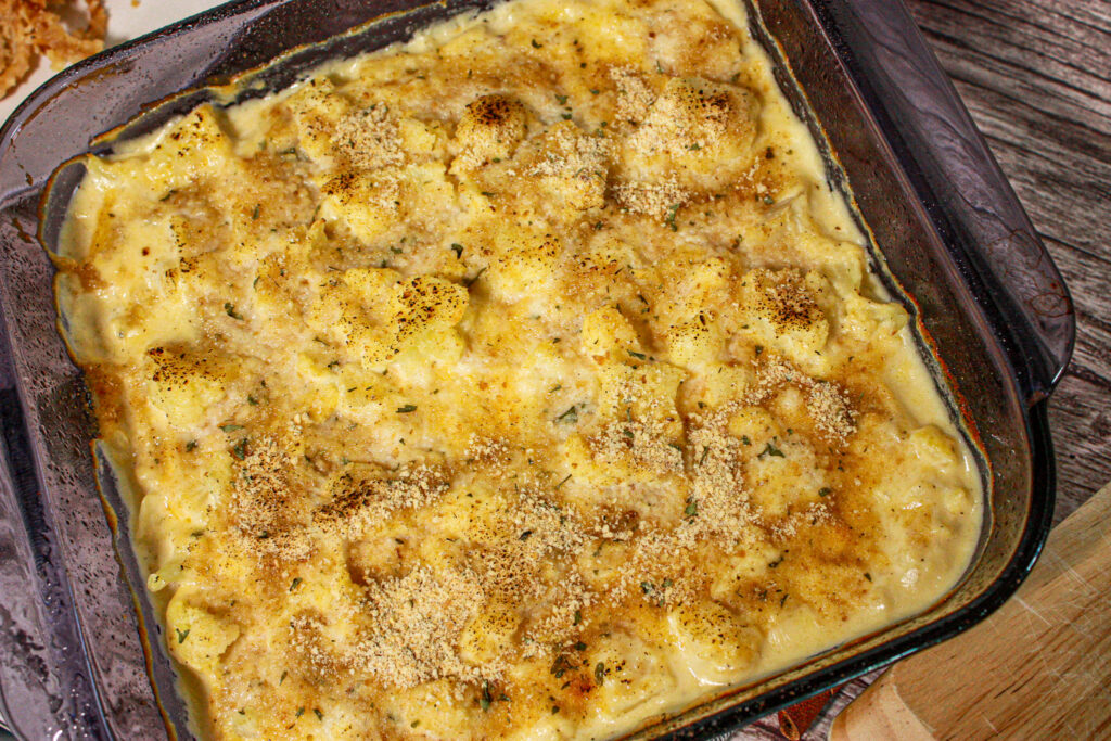 baked mac and cheese with cauliflower and bread crumbs