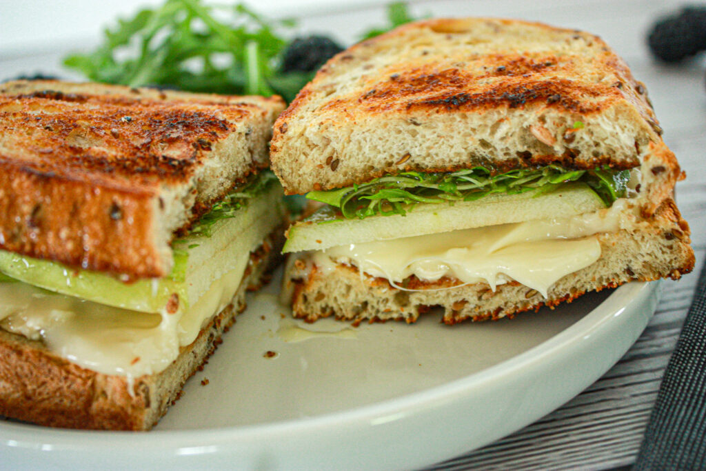 grilled sandwich with apple and fig