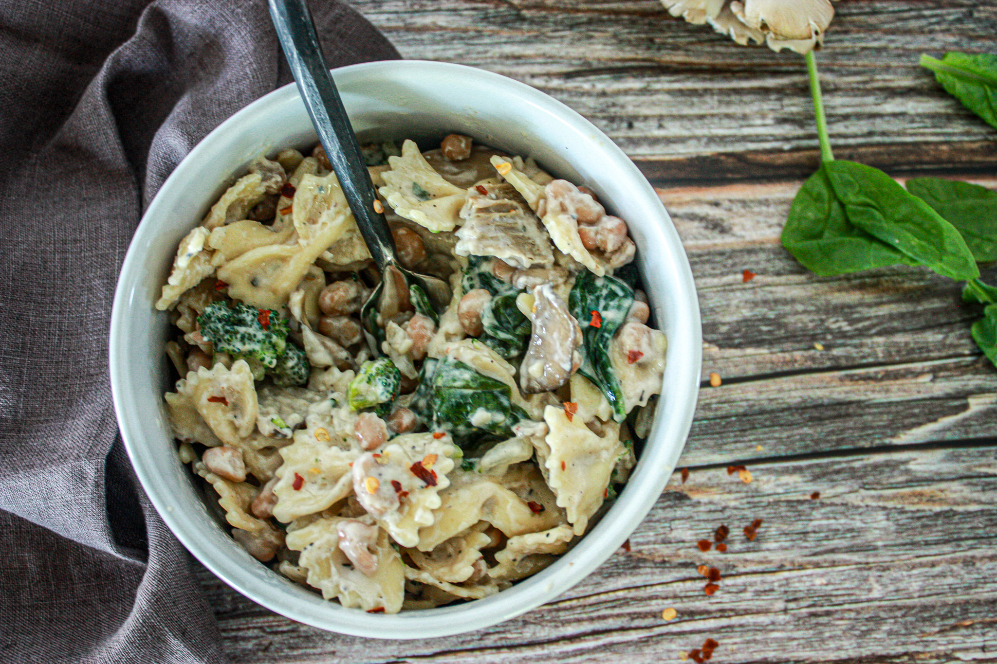 oyster mushroom pasta with broccoli, spinach, cannellini beans