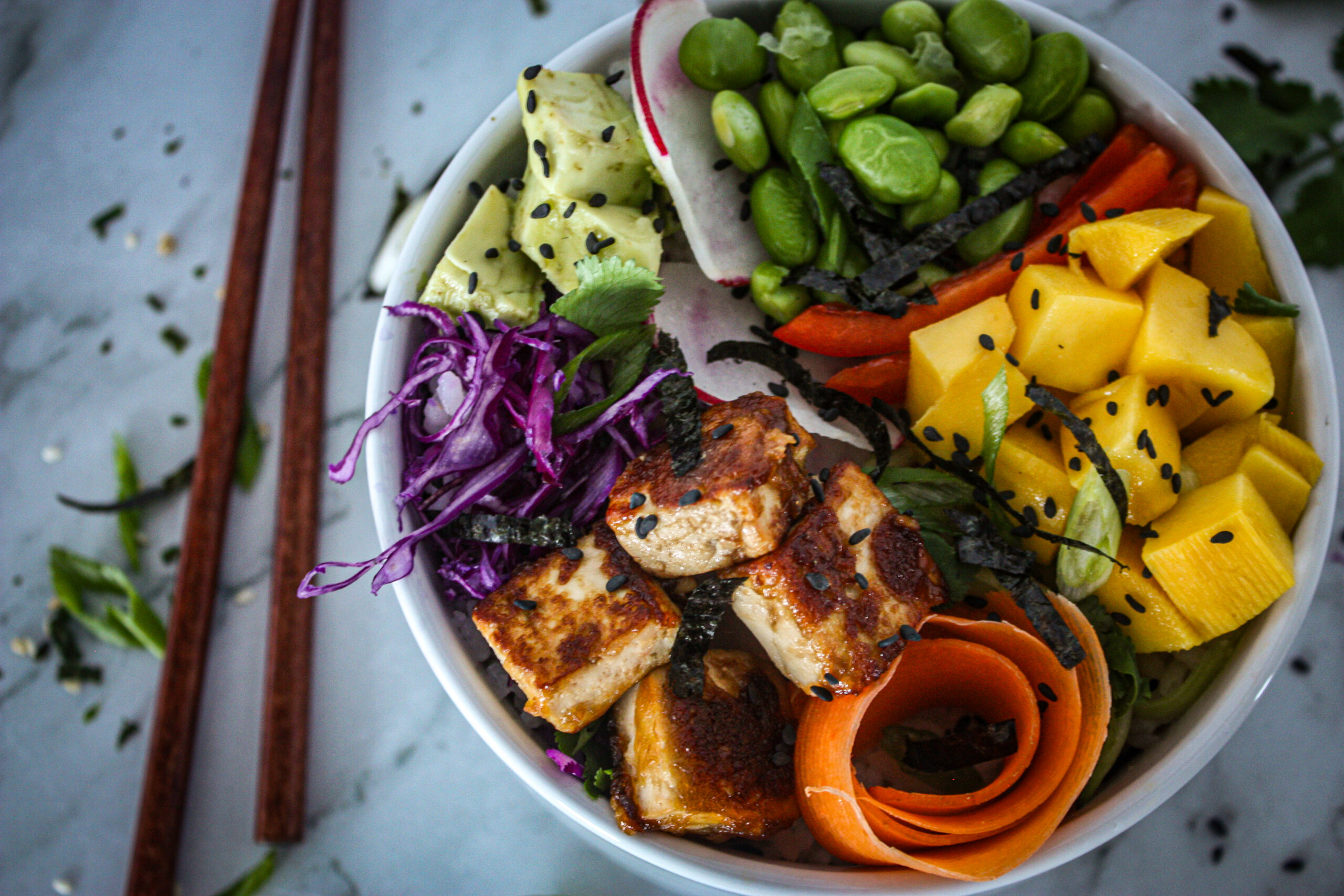 rainbow tofu bowl with mango