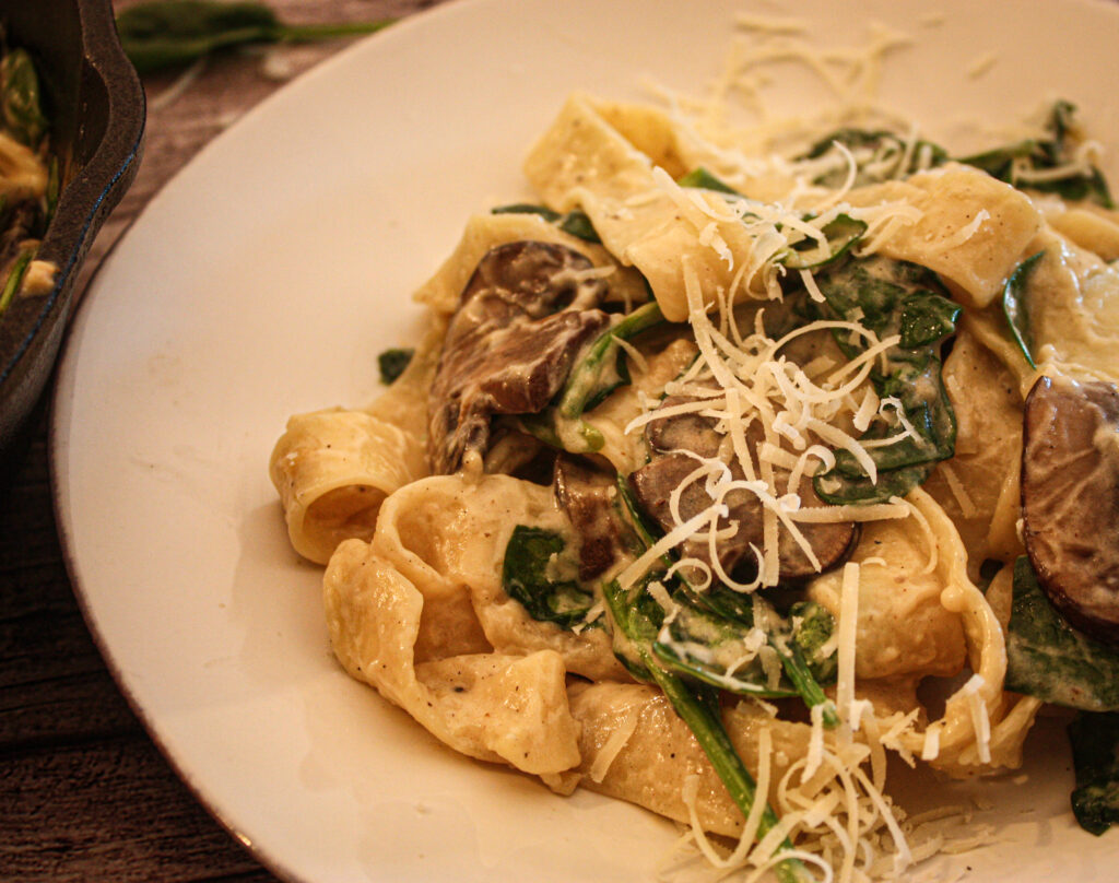 vegan mushroom and spinach pasta