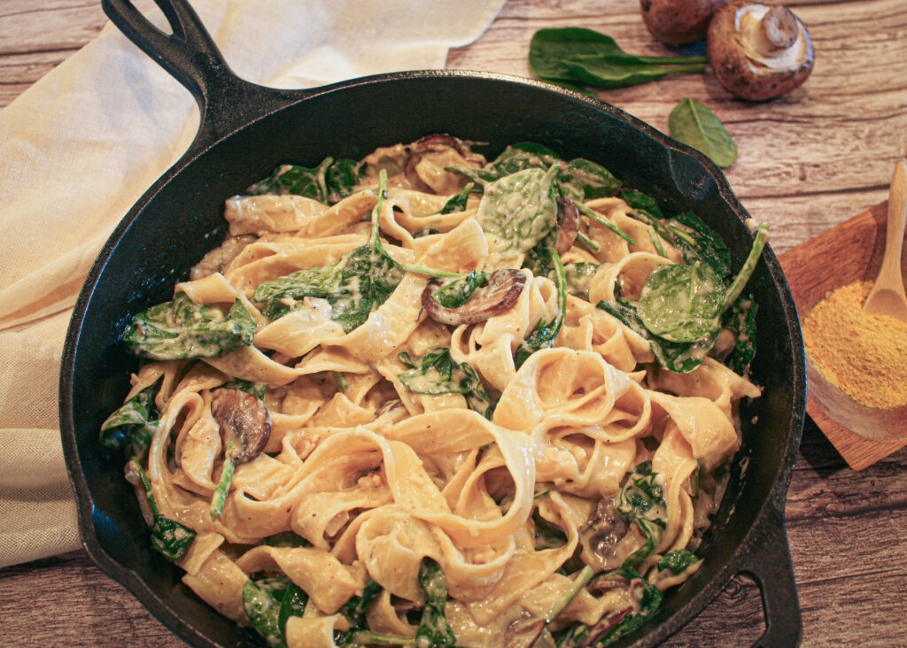 creamy vegan spinach mushroom pasta